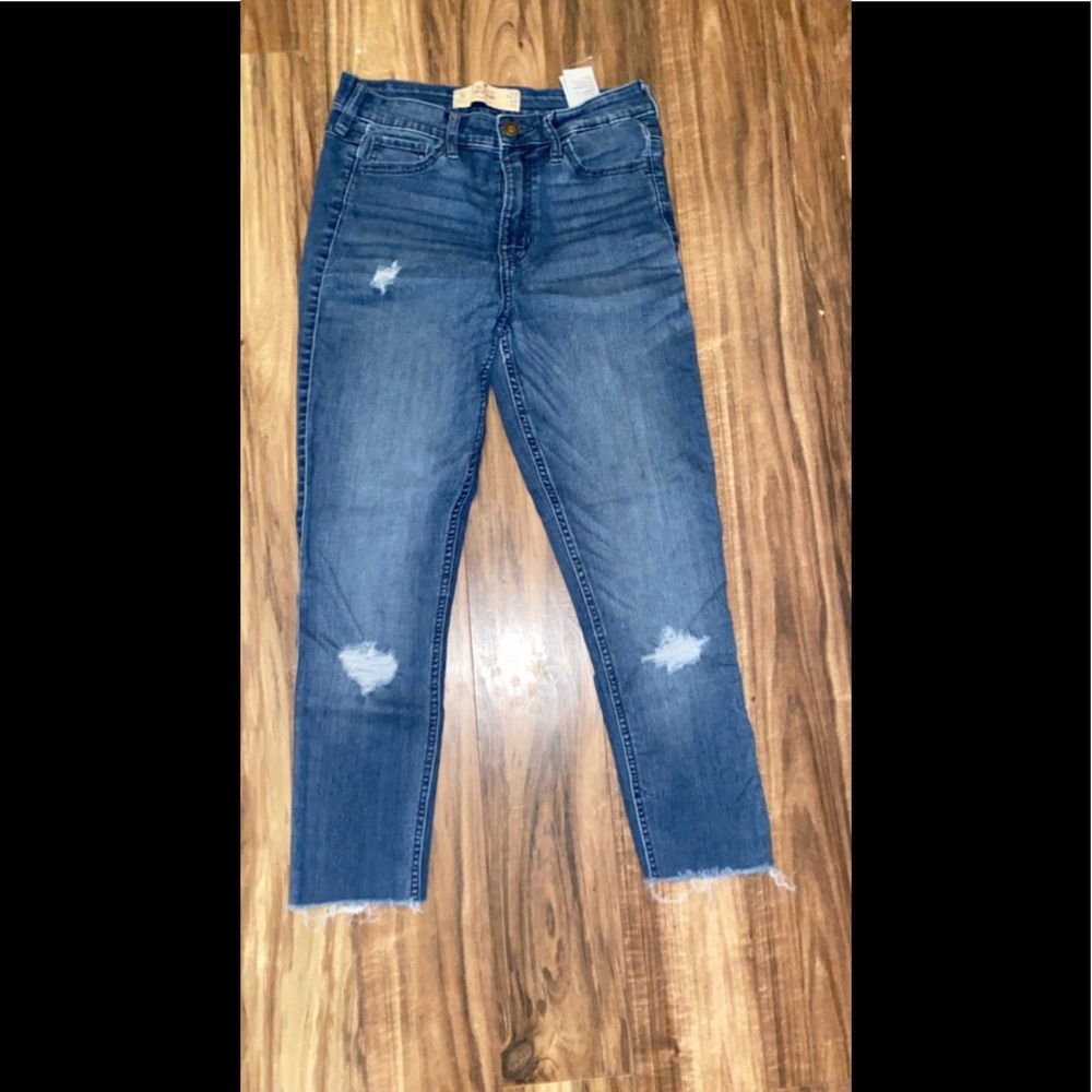 Hollister Jeans size 5S brand new never worn